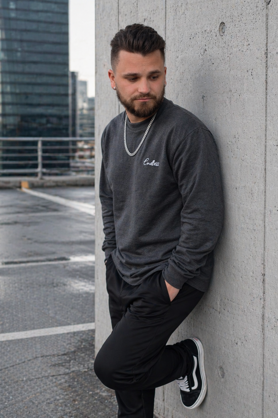 ENDLESS Longsleeve mit gesticktem ENDLESS Logo